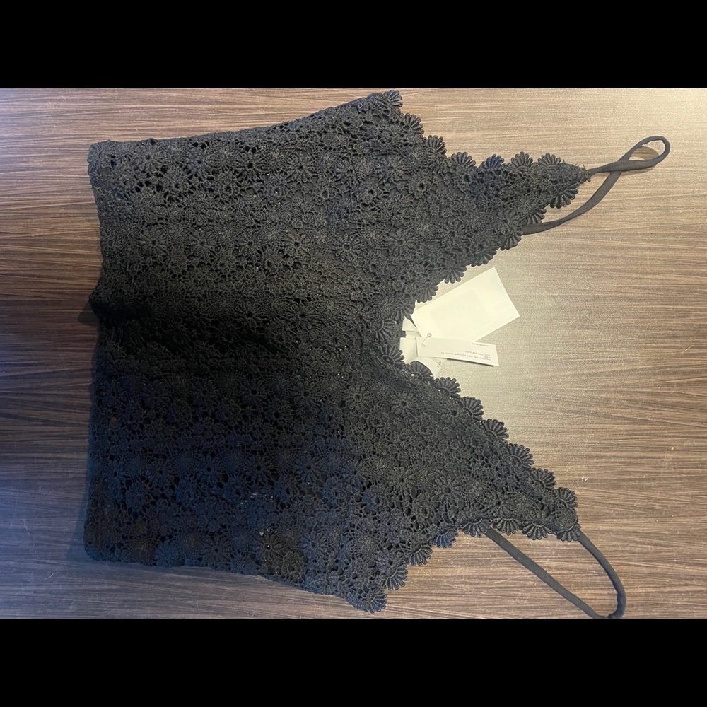 Floral tank top. Size large. New with tags.